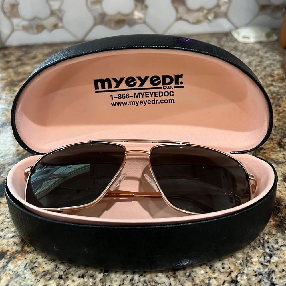 NWOT Kenneth Cole Reaction sunglasses